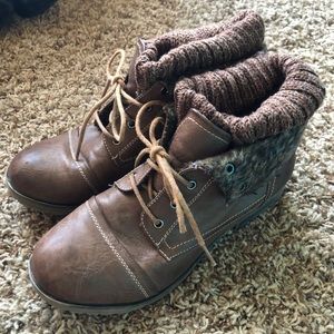 NWOT Sweater Boots